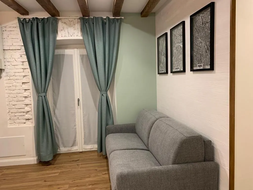 Elegant Suite In Milan Center Italy