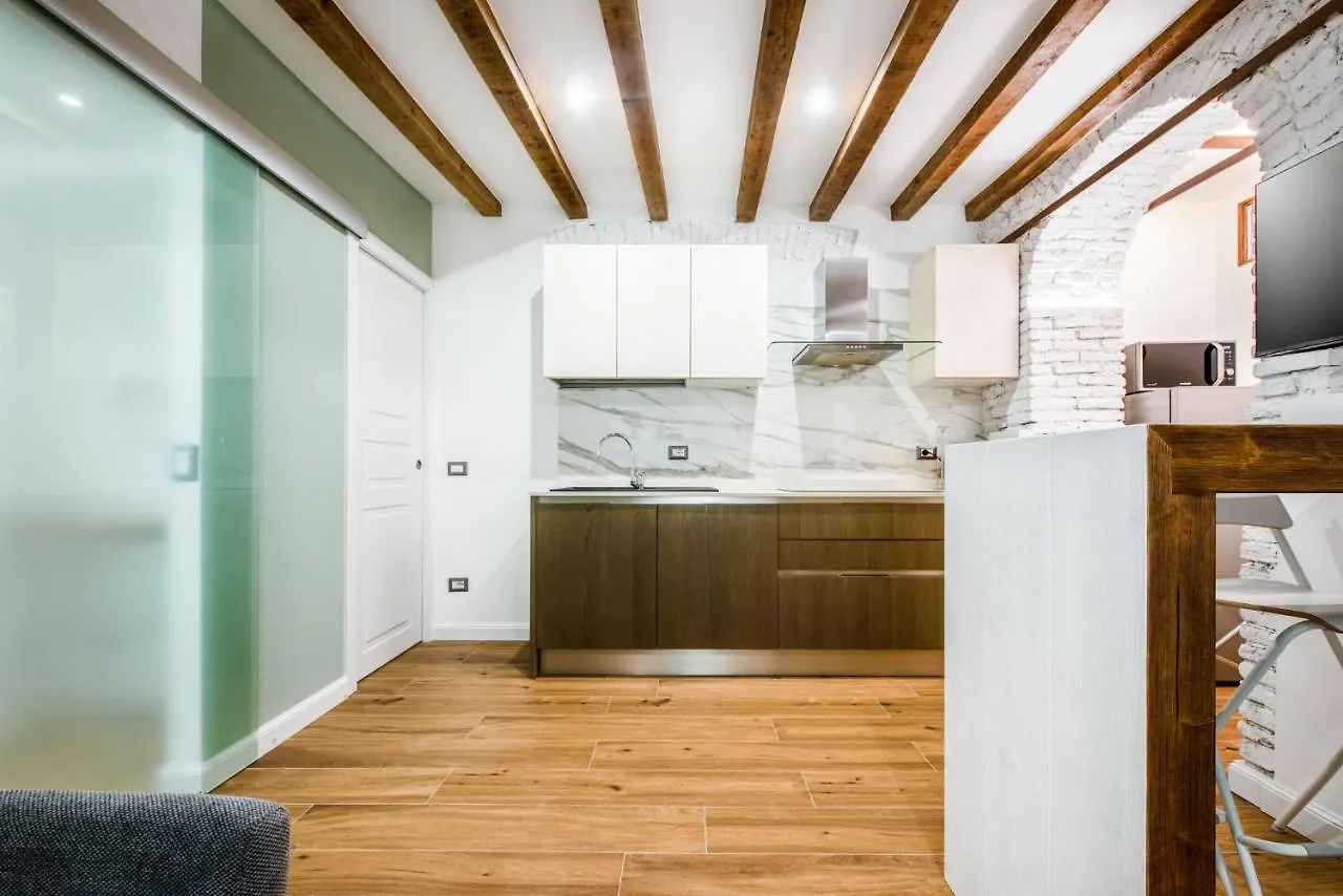 Elegant Suite In Milan Center Italy