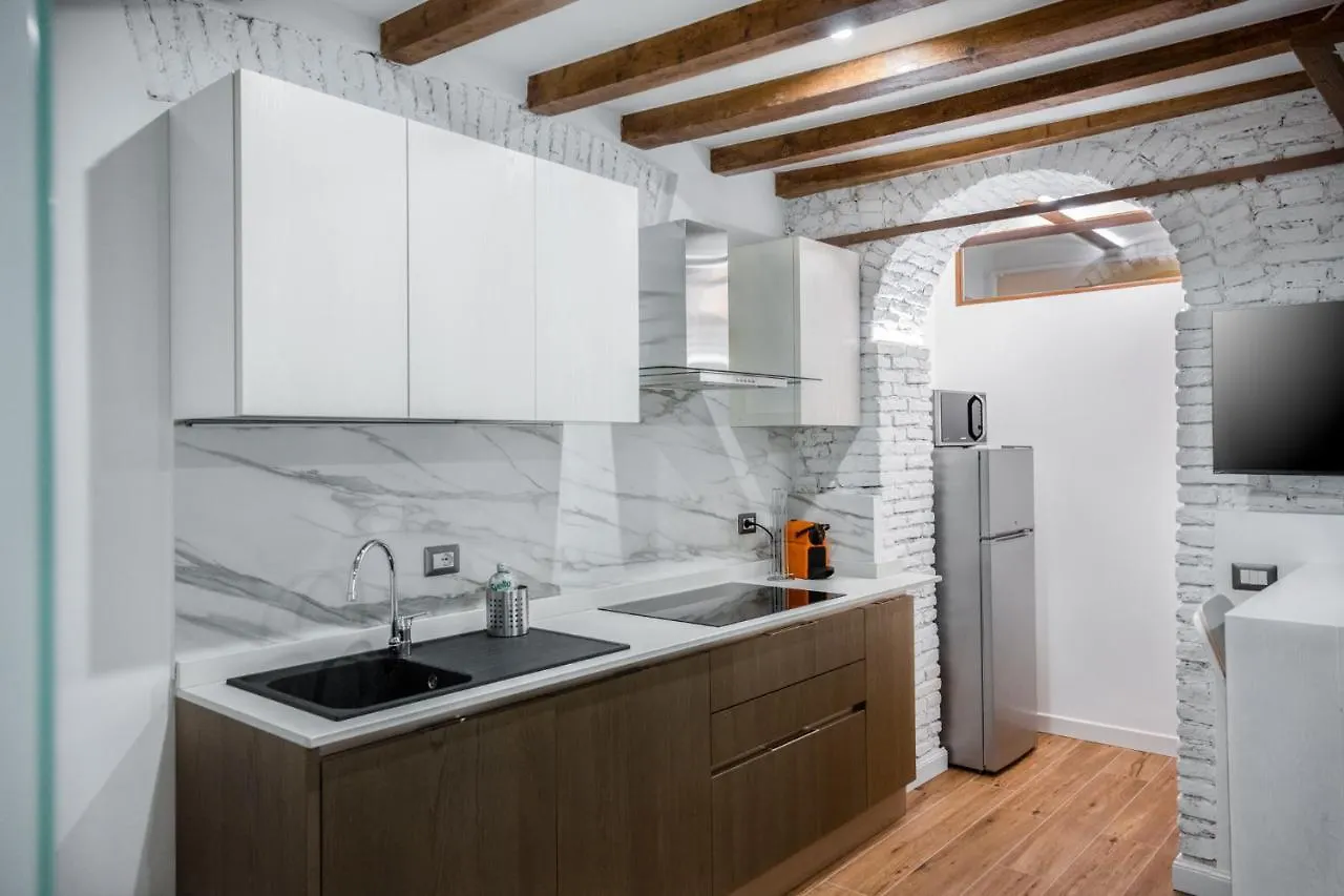 Apartment Elegant Suite In Milan Center Italy